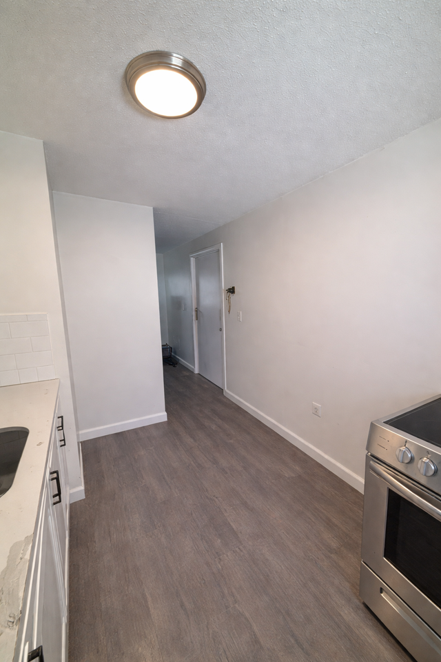 156 Main St #B1 - Photo 6 of 8