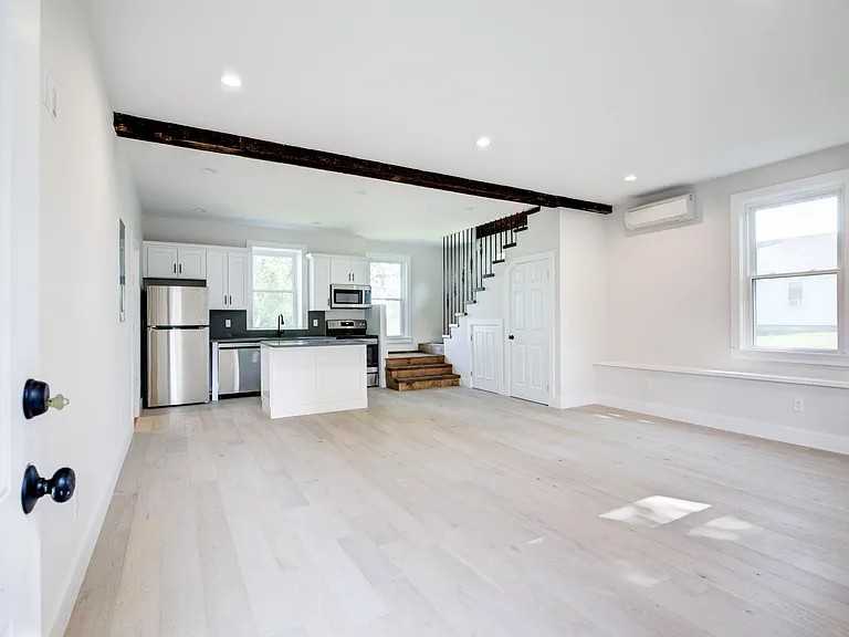 566 E Main Rd #G - Photo 4 of 4