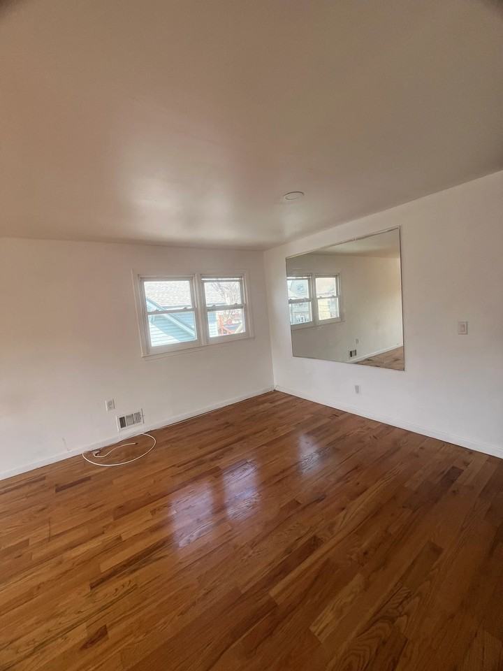 221 Custer Ave - Photo 2 of 7