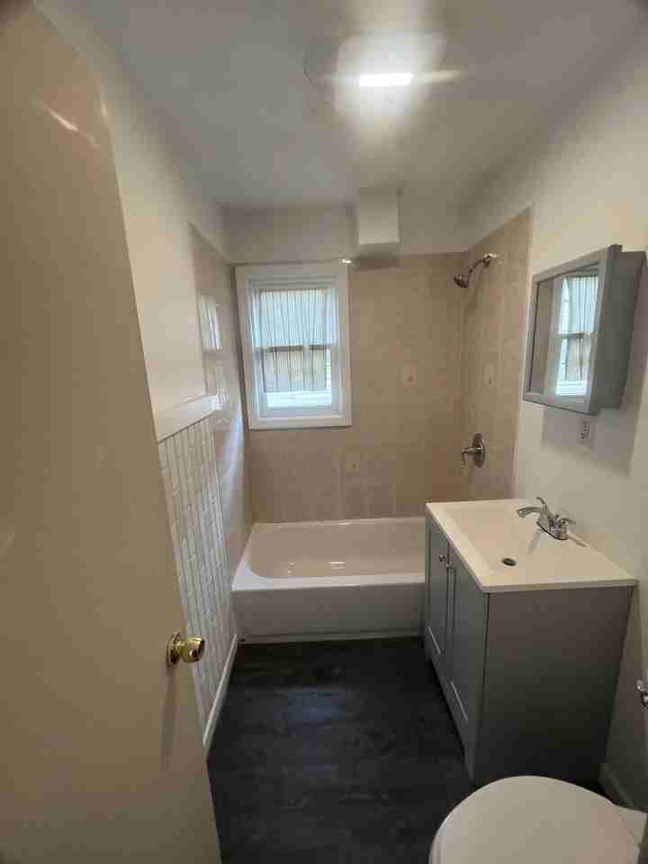 221 Custer Ave - Photo 4 of 7