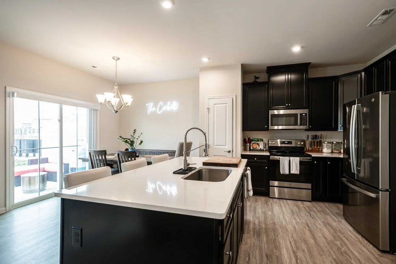 1232 Savannah Ave - Photo 2 of 20