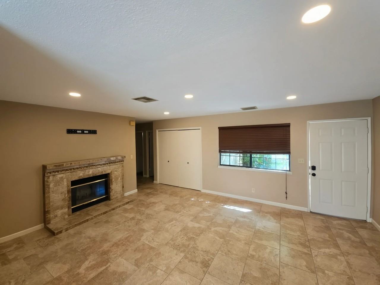 616 W Graaf Ave #C - Photo 2 of 11