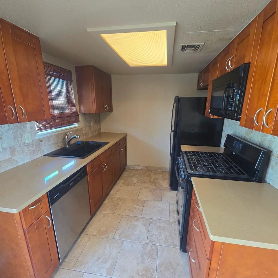 616 W Graaf Ave #C - Photo 4 of 11