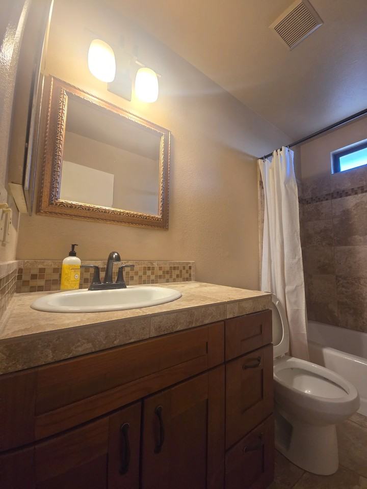 616 W Graaf Ave #C - Photo 5 of 11