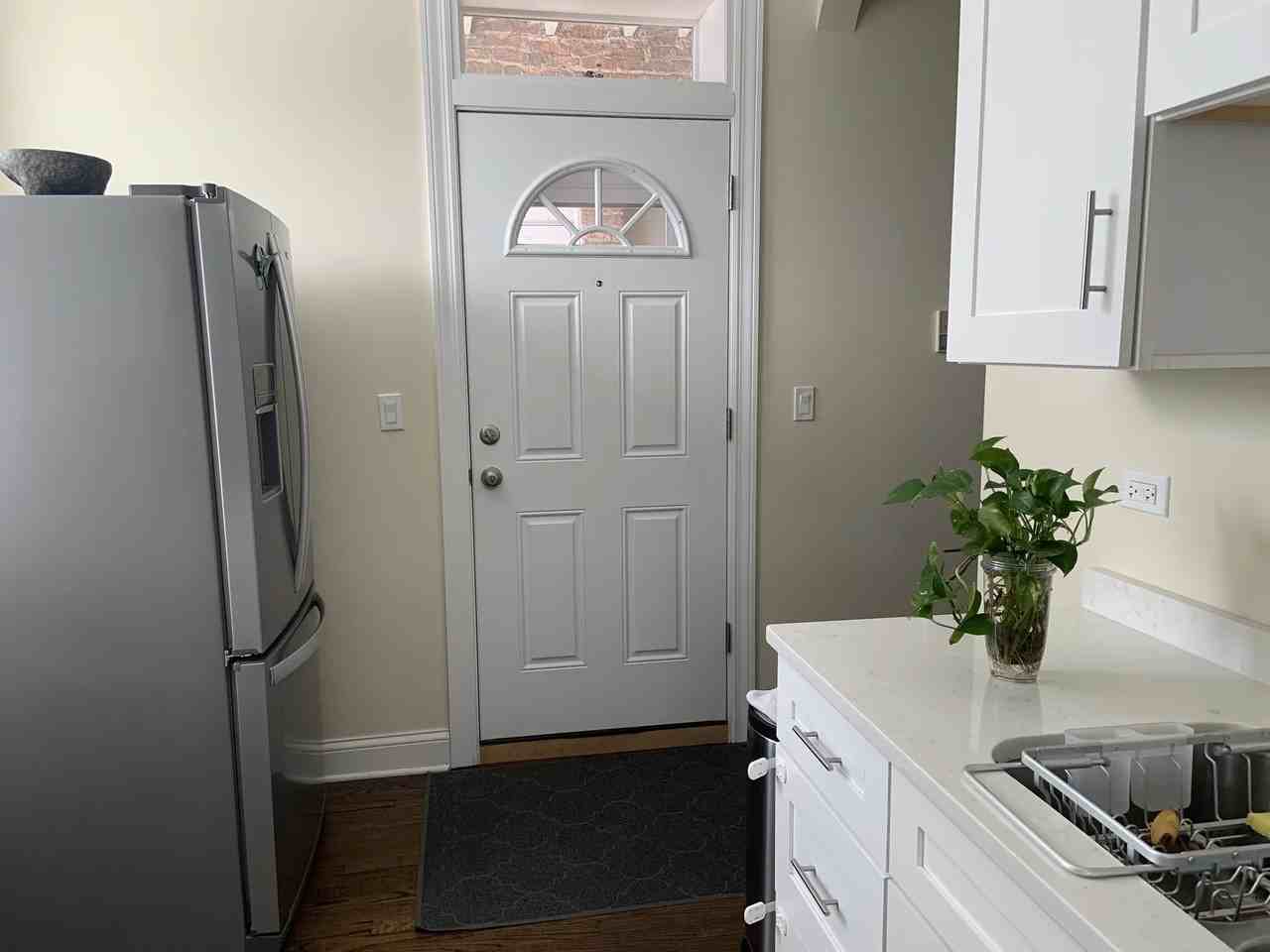 6135 N Hoyne Ave #3 - Photo 2 of 11