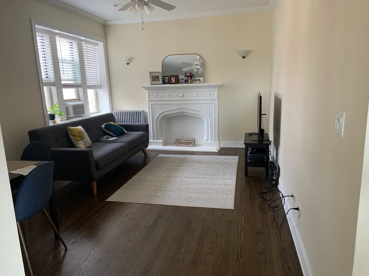 6135 N Hoyne Ave #3 - Photo 3 of 11