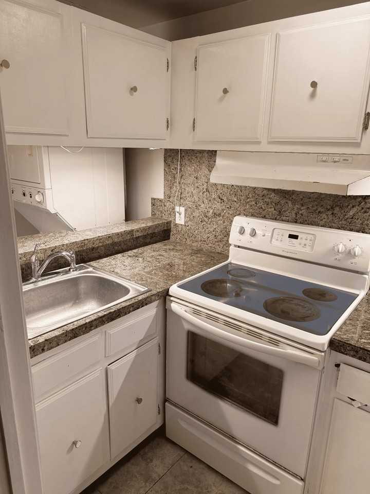 1117 Royal St #5 - Photo 7 of 16