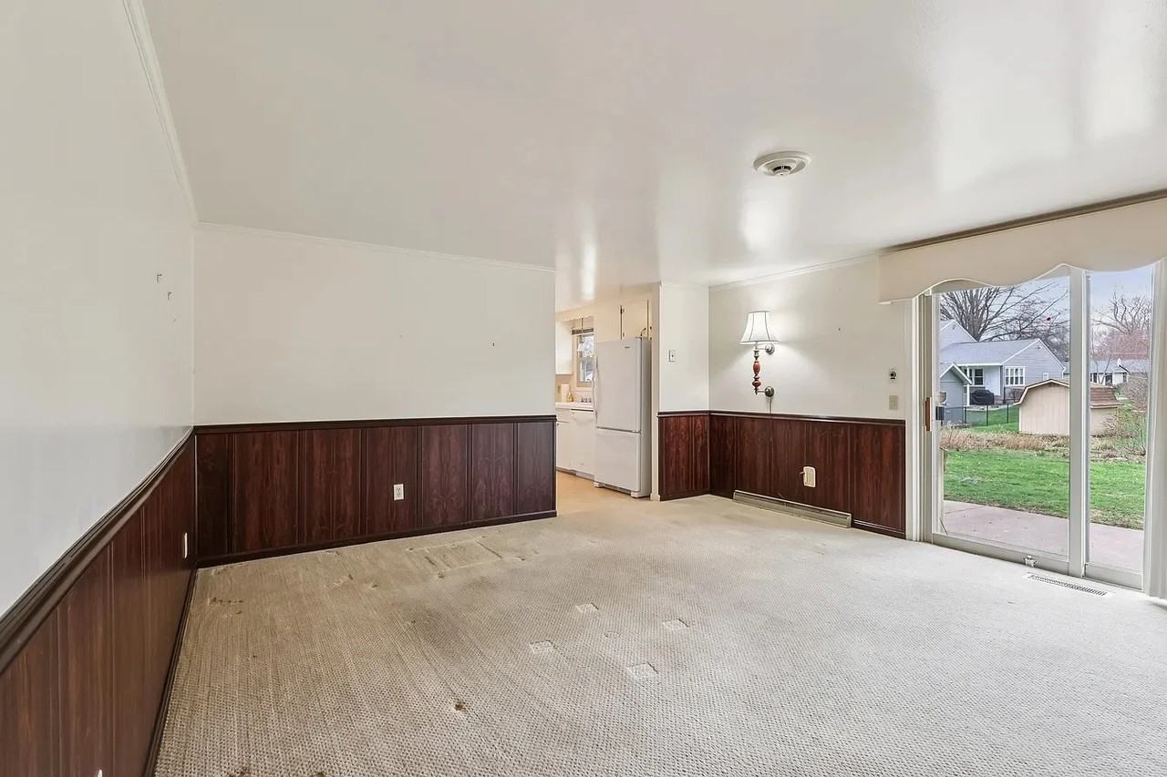 808 James Way - Photo 2 of 11