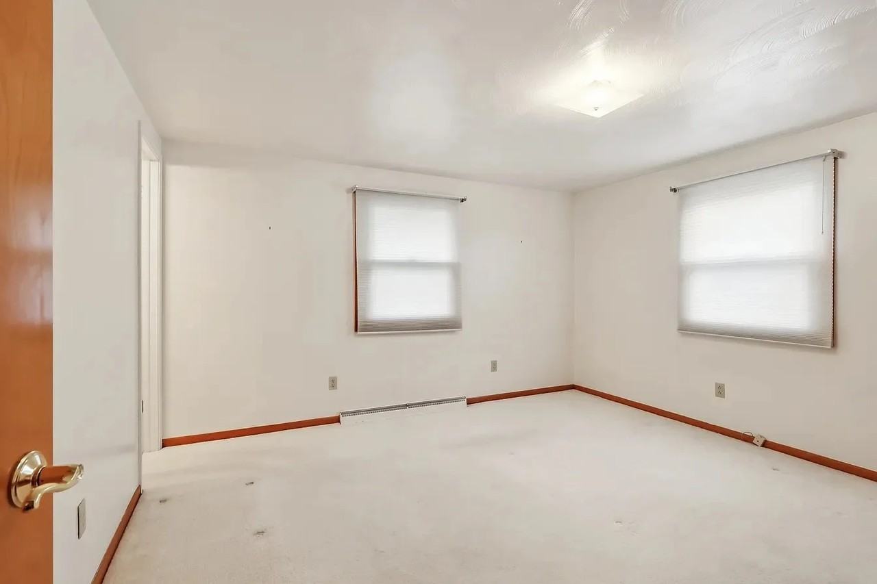 808 James Way - Photo 3 of 11