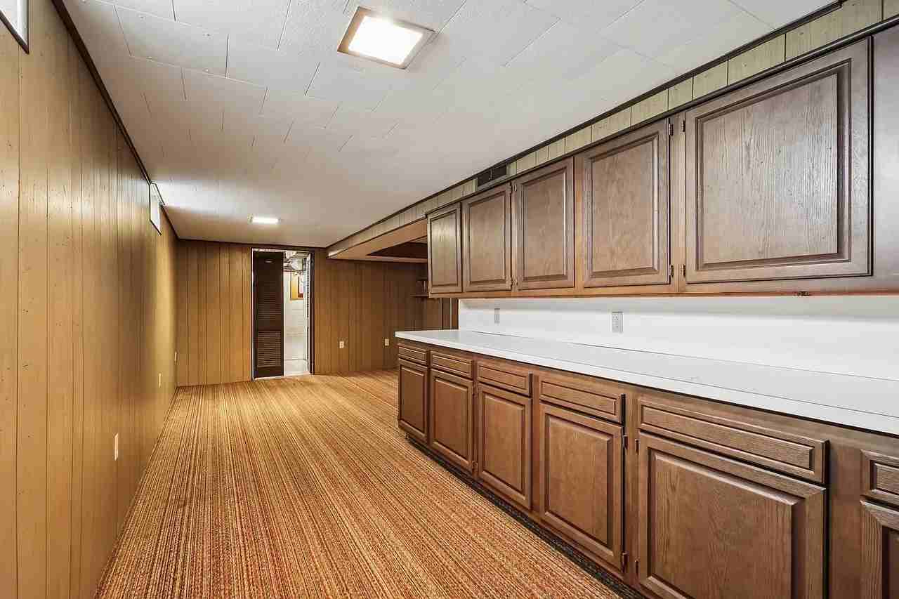 808 James Way - Photo 5 of 11