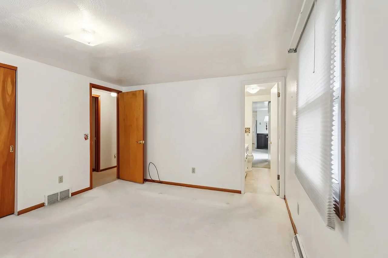 808 James Way - Photo 7 of 11