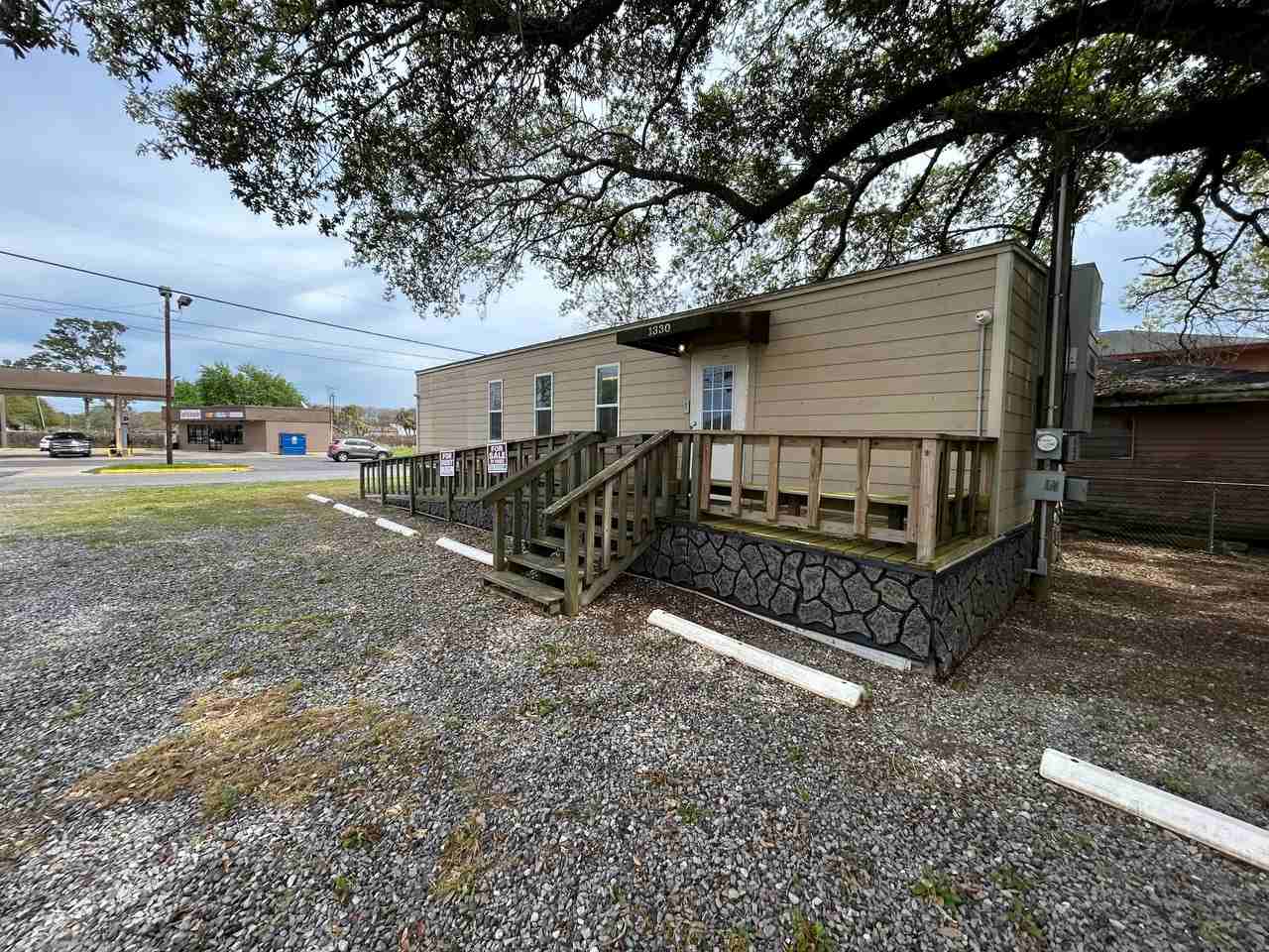 1330 Grand Pointe Ave - Photo 7 of 9