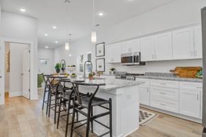 featured image of 5739 Murray Ave #7