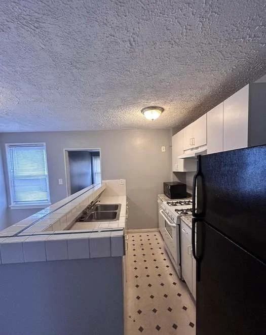 2851 Edgecombe Cir N - Photo 3 of 9