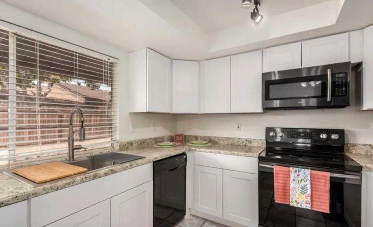 5112 W Carol Ave - Photo 3 of 10