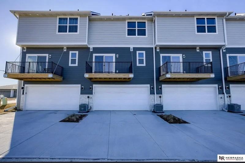 4571 Leawood Ct - Photo 2 of 9