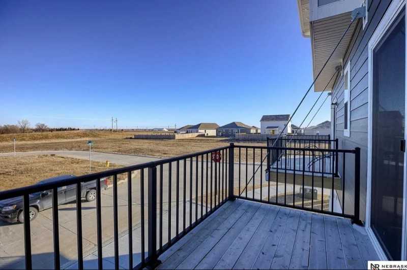 4571 Leawood Ct - Photo 3 of 9