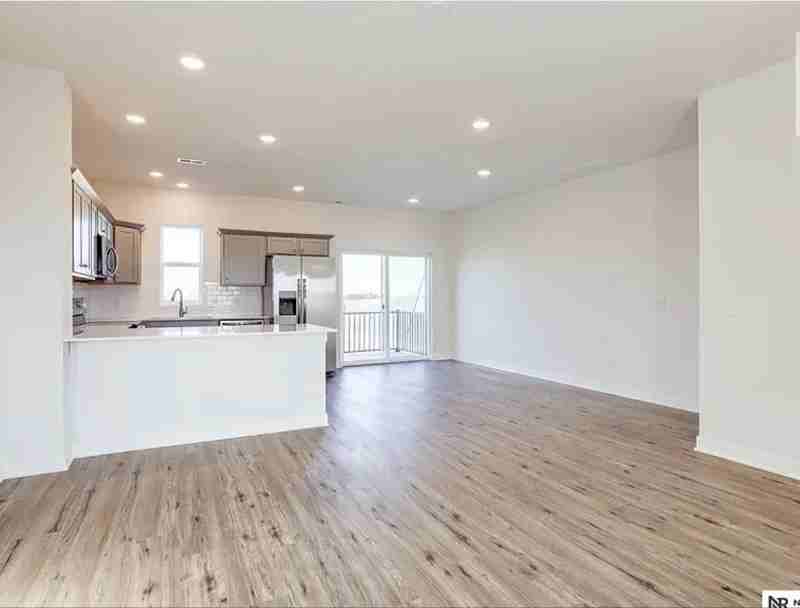 4571 Leawood Ct - Photo 4 of 9