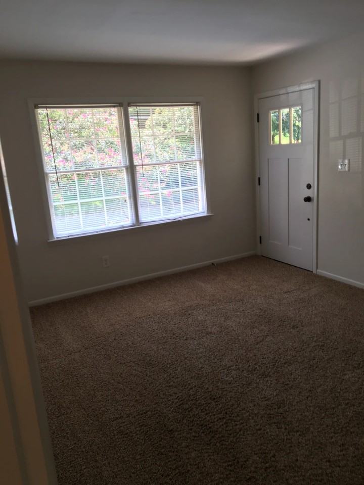 1127 Arlington Pkwy Ne #1127 - Photo 5 of 7