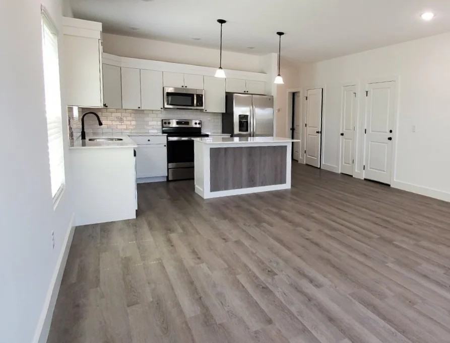 816 Berry Rd - Photo 3 of 20