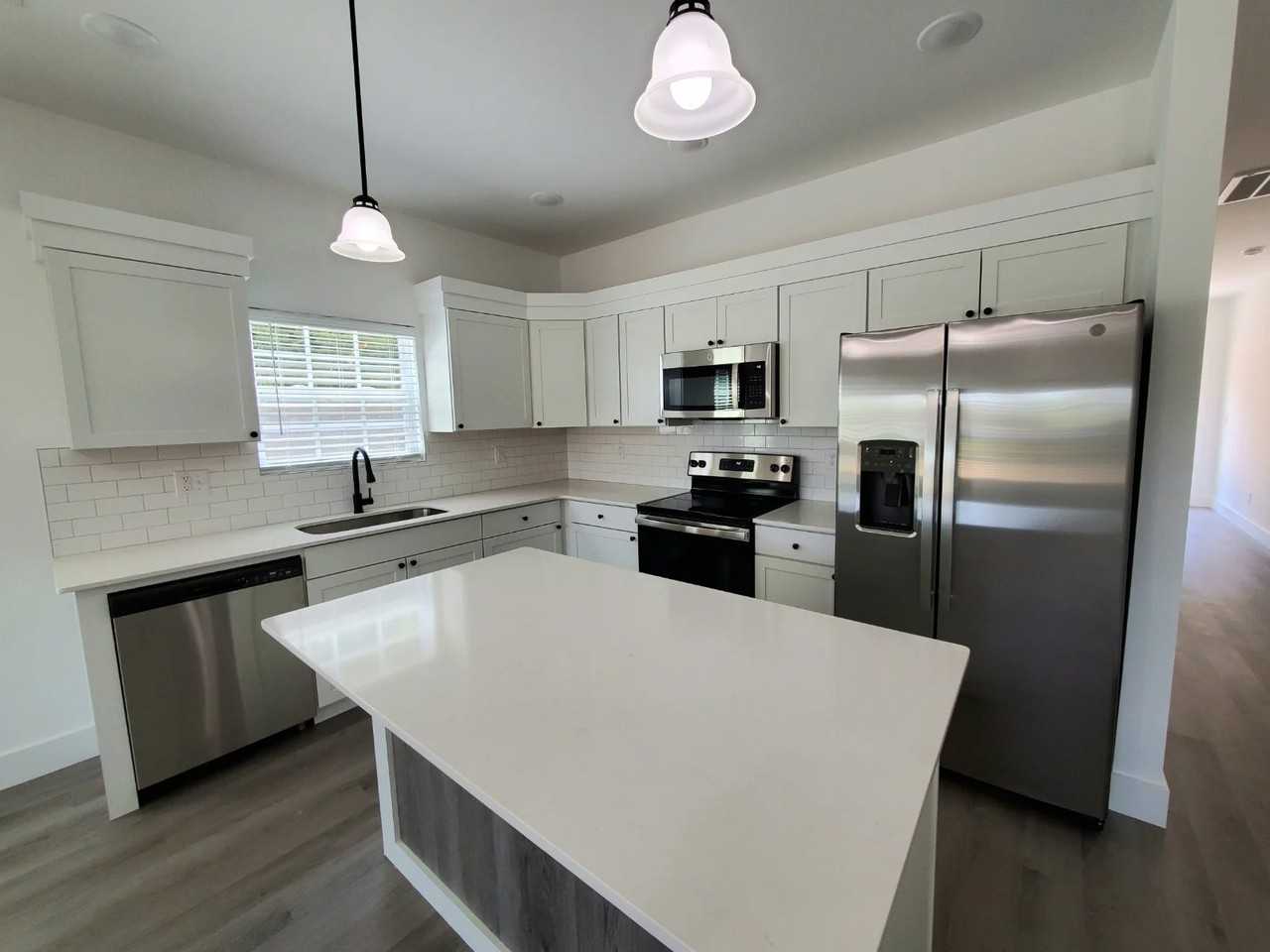 816 Berry Rd - Photo 7 of 20