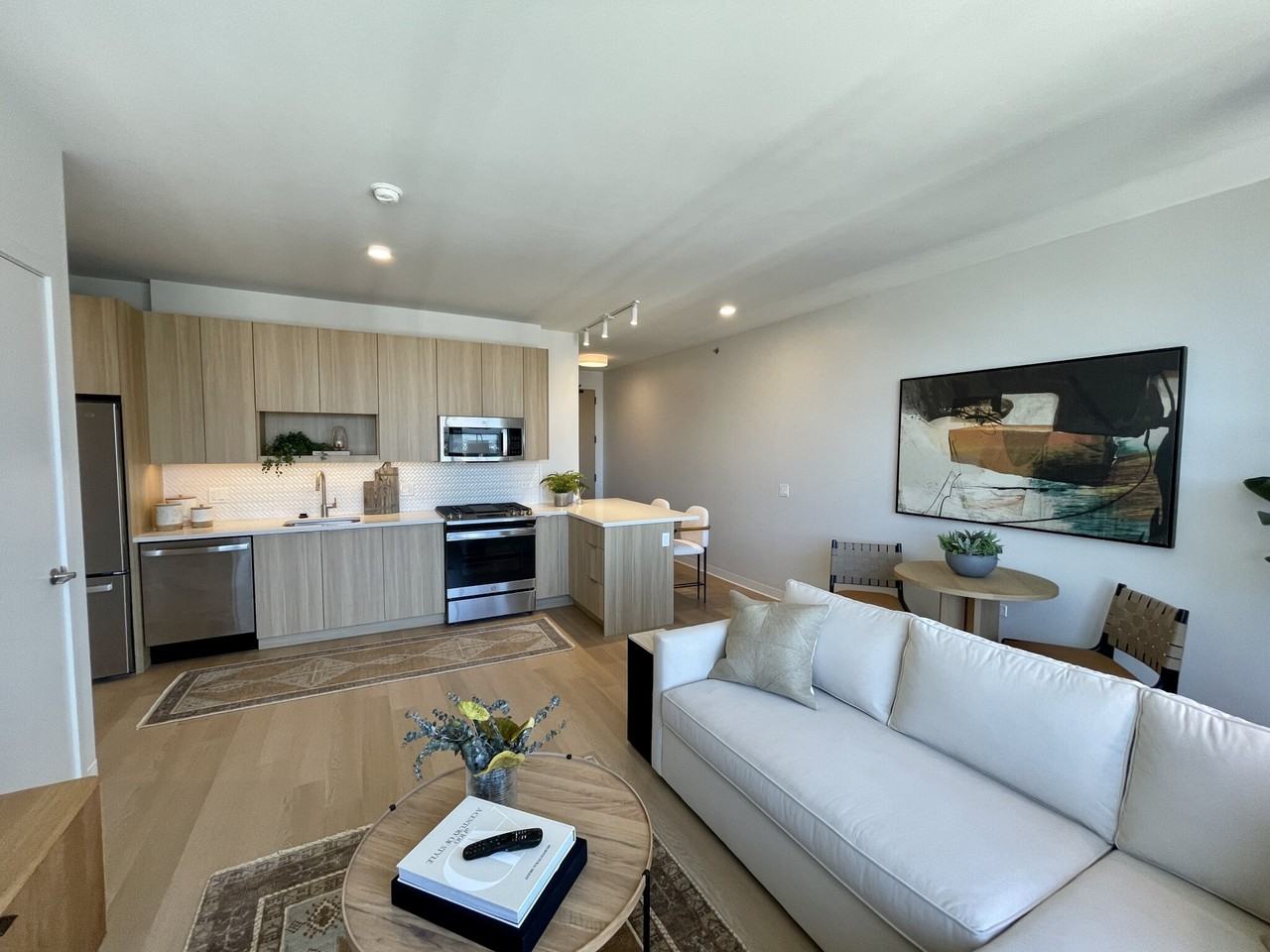 1450 N Kingsbury St - Photo 3 of 13