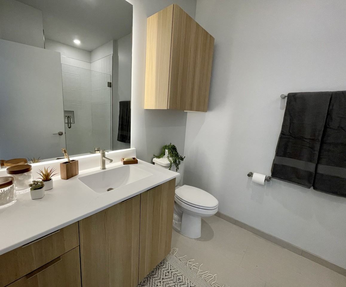 1450 N Kingsbury St - Photo 5 of 13