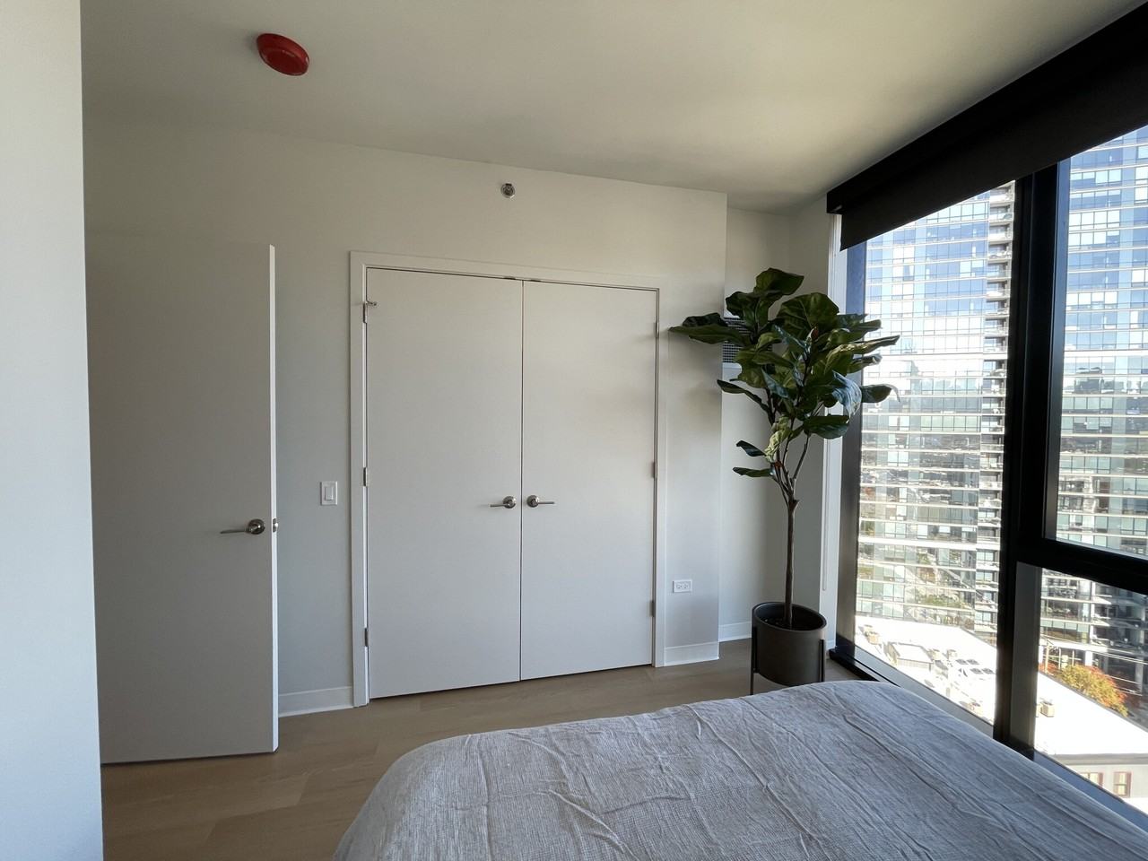 1450 N Kingsbury St - Photo 6 of 13