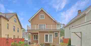 featured image of 80 Carmel St