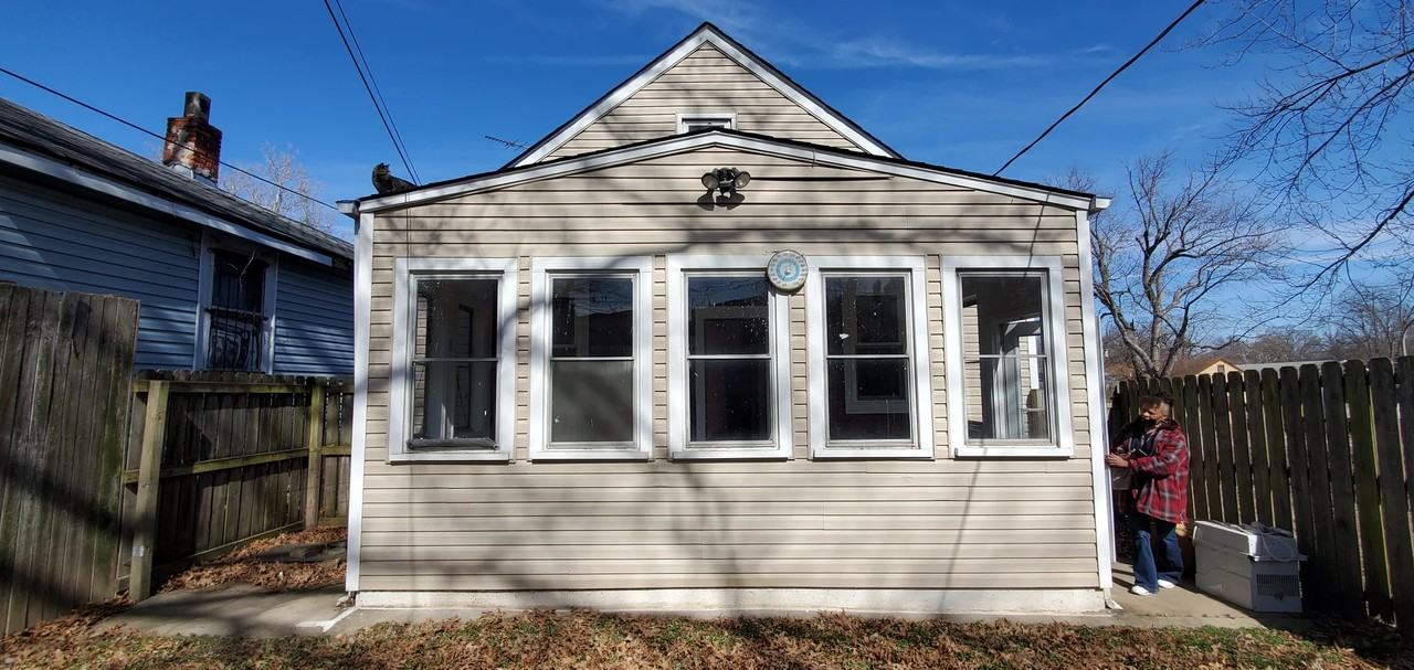 1156 Howell St - Photo 2 of 19