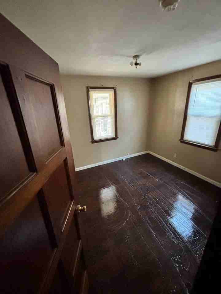 1156 Howell St - Photo 5 of 19