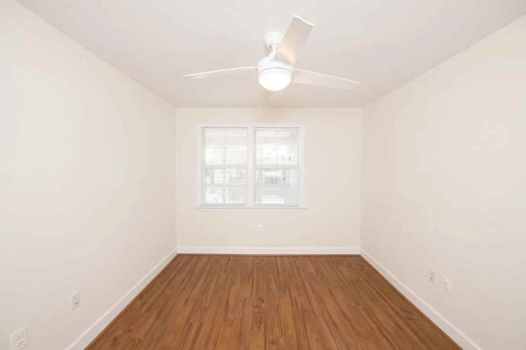 641 Hamlin St Ne #4 - Photo 2 of 5