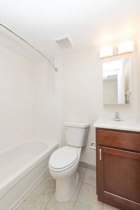 641 Hamlin St Ne #4 - Photo 5 of 5