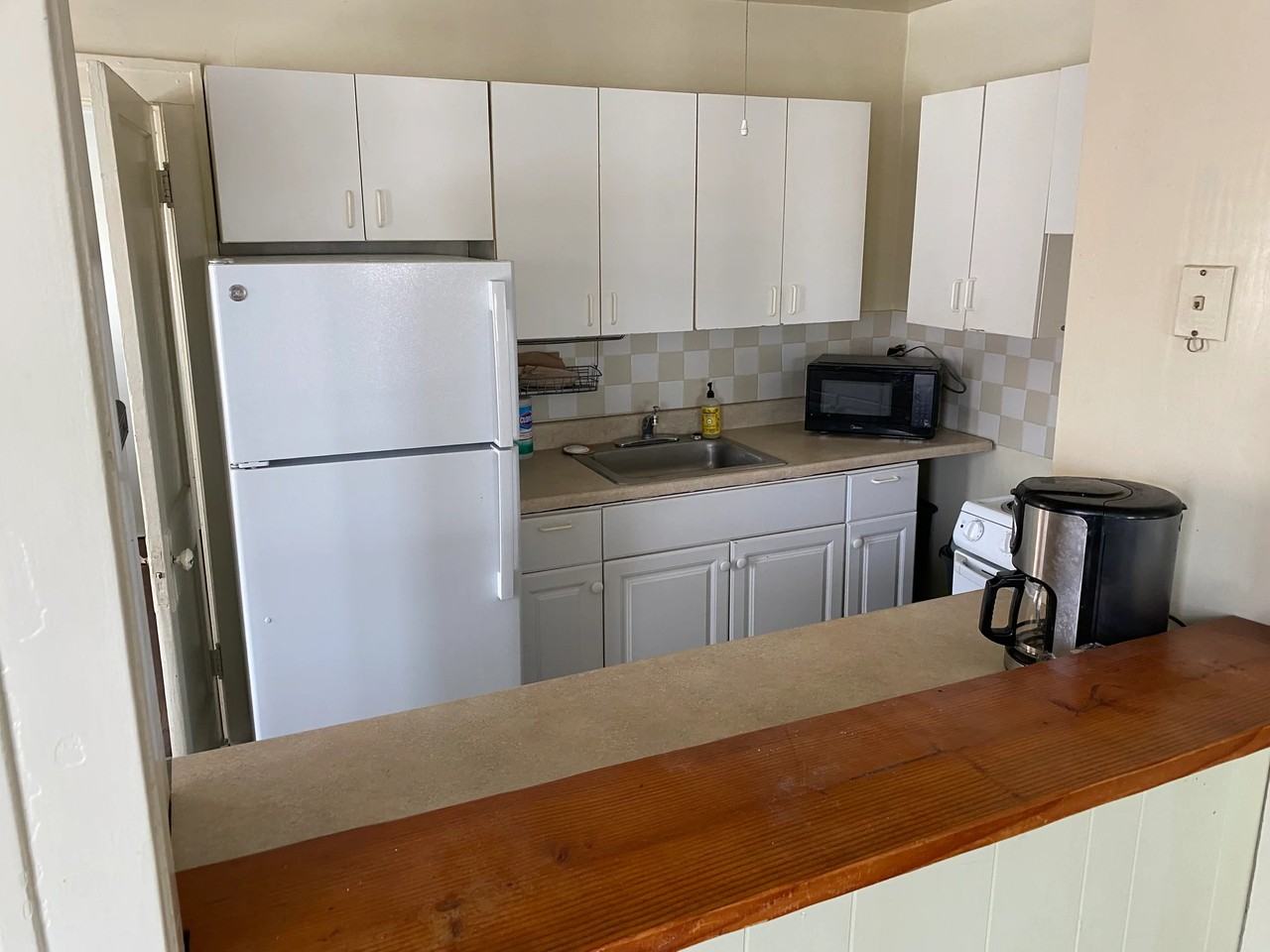 2736 Charlotte St #304 - Photo 2 of 6