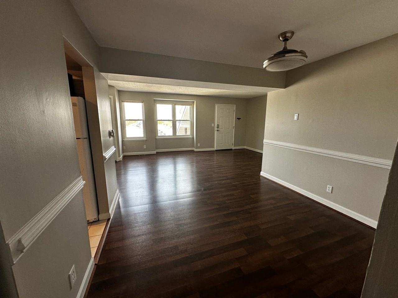 2313 W Great Neck Rd #306 - Photo 3 of 12