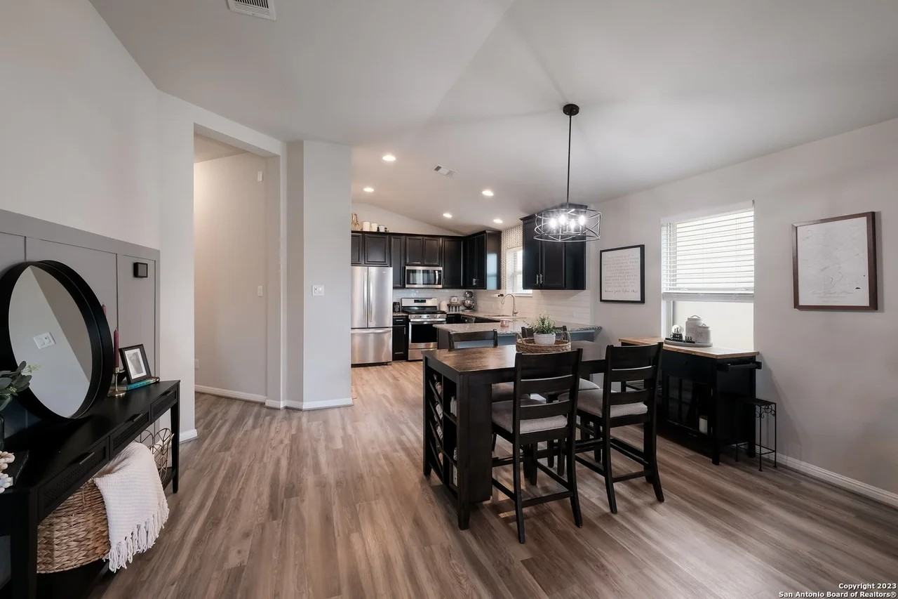 6834 Dashmoor Crk #5 - Photo 5 of 8