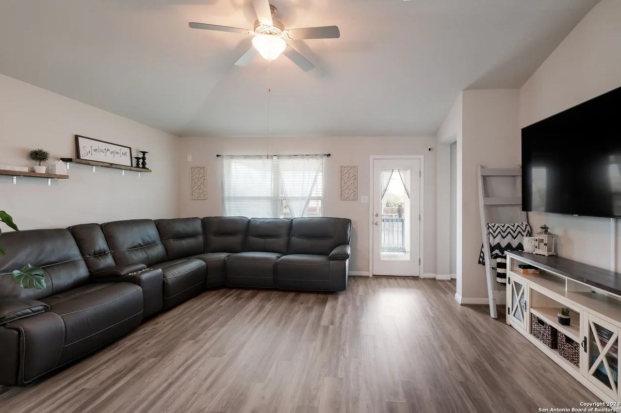 6834 Dashmoor Crk #5 - Photo 6 of 8