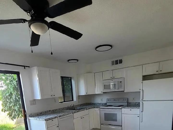 2724 W Mclellan Blvd - Photo 2 of 7