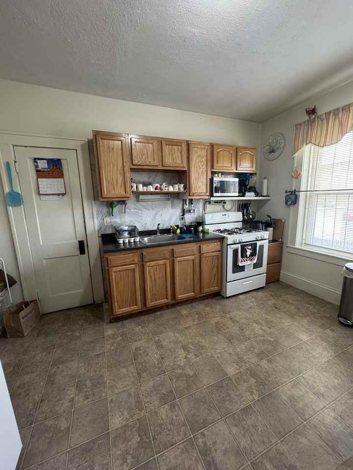 329 Beech Street - Photo 7 of 22