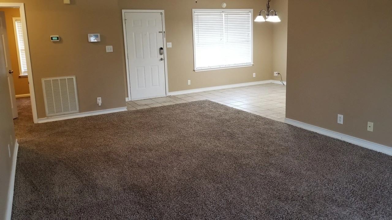 170 Monarch Ln - Photo 3 of 11