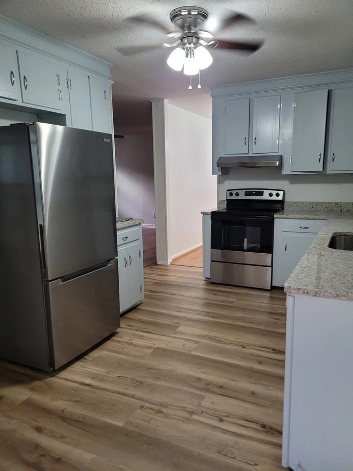 2701A Cliffside Dr - Photo 3 of 12