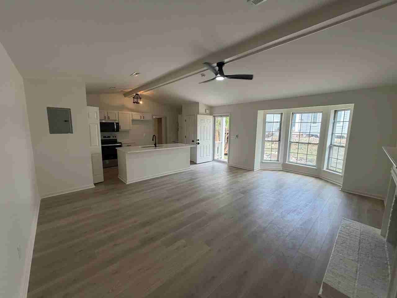 919 Patio Dr - Photo 2 of 3