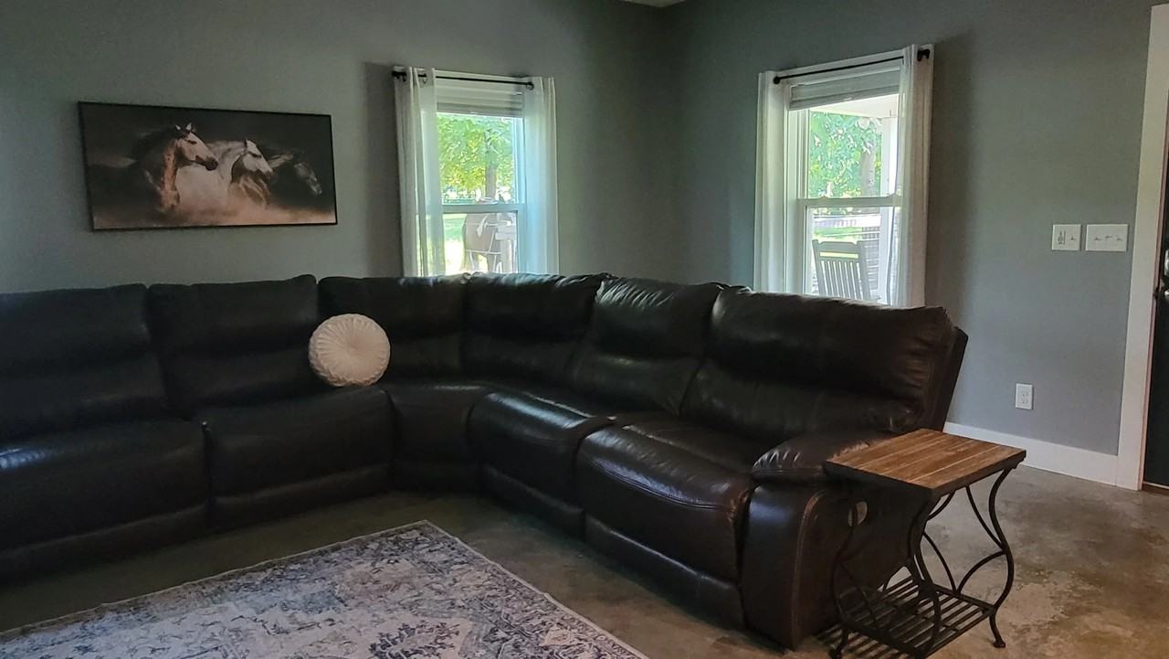 181 Benton St - Photo 7 of 20