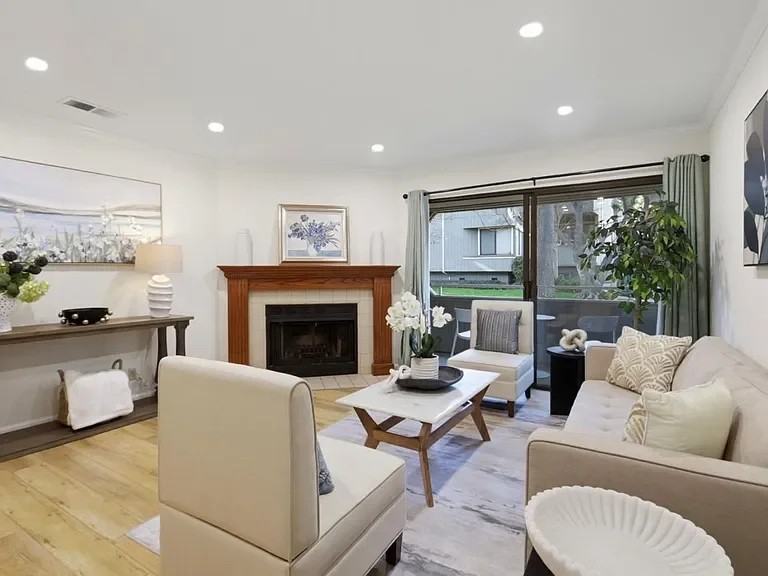 1661 Braddock Ct - Photo 2 of 20