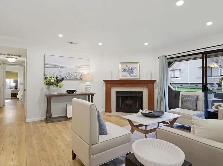 1661 Braddock Ct - Photo 4 of 20