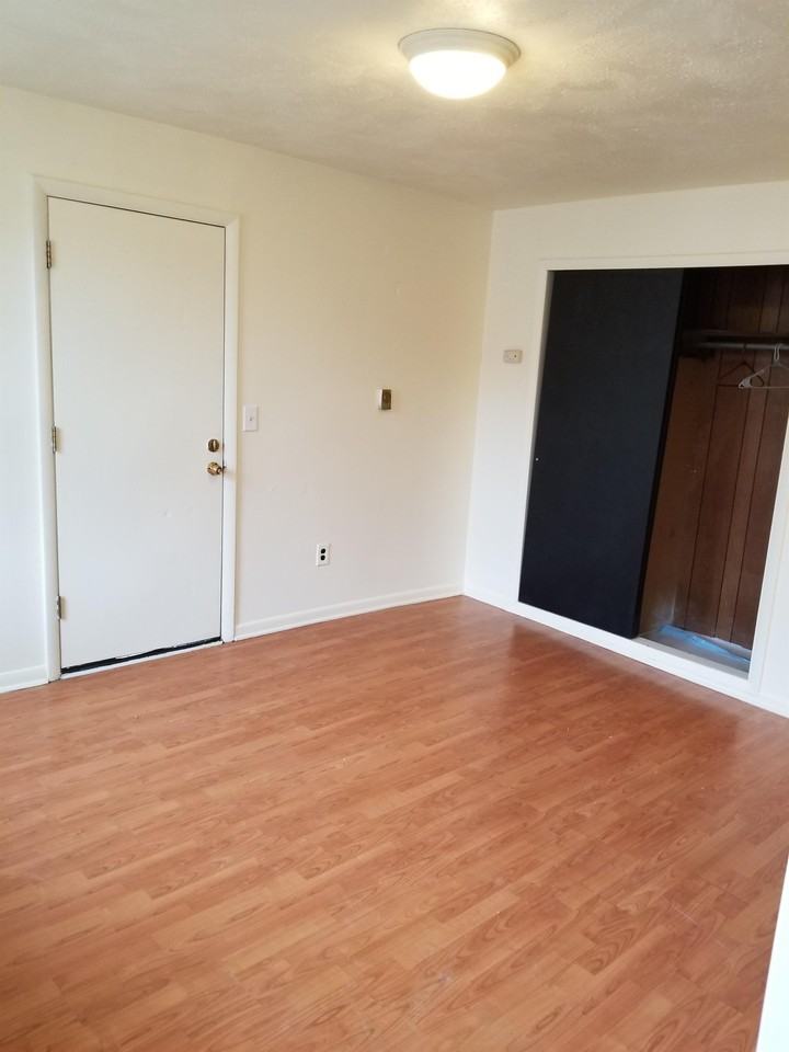 302 East Main Street - Photo 3 of 19