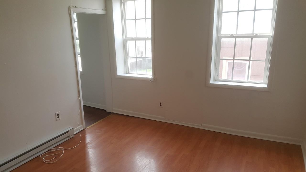 302 East Main Street - Photo 6 of 19