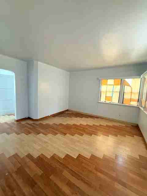 4401 E 52nd St - Photo 2 of 14