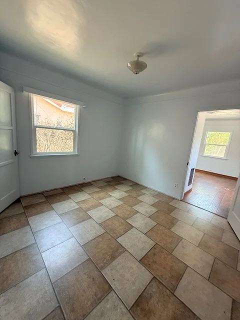 4401 E 52nd St - Photo 6 of 14