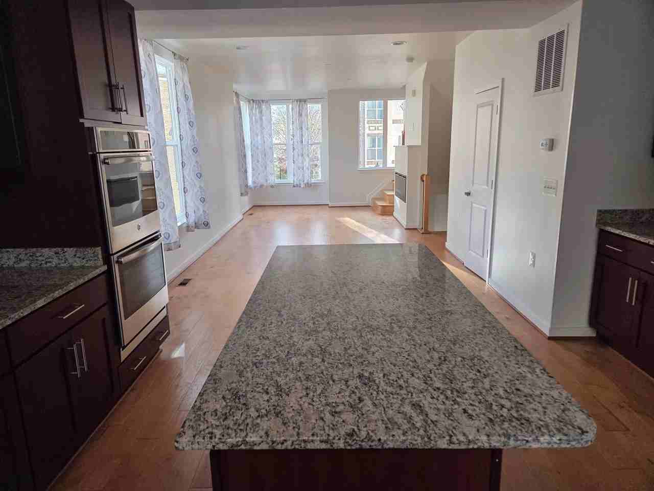 1451 Trafalgar Ln - Photo 6 of 17